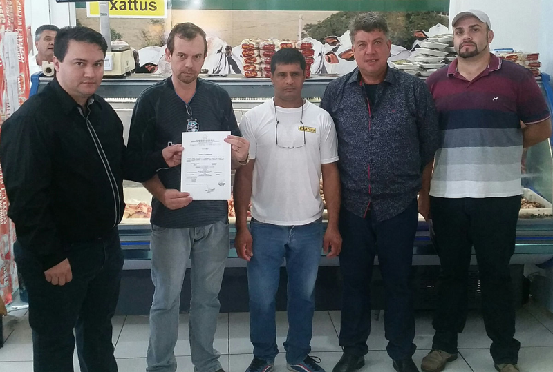 Prefeitura entrega certificação do SIM a mais quatro mercados da cidade